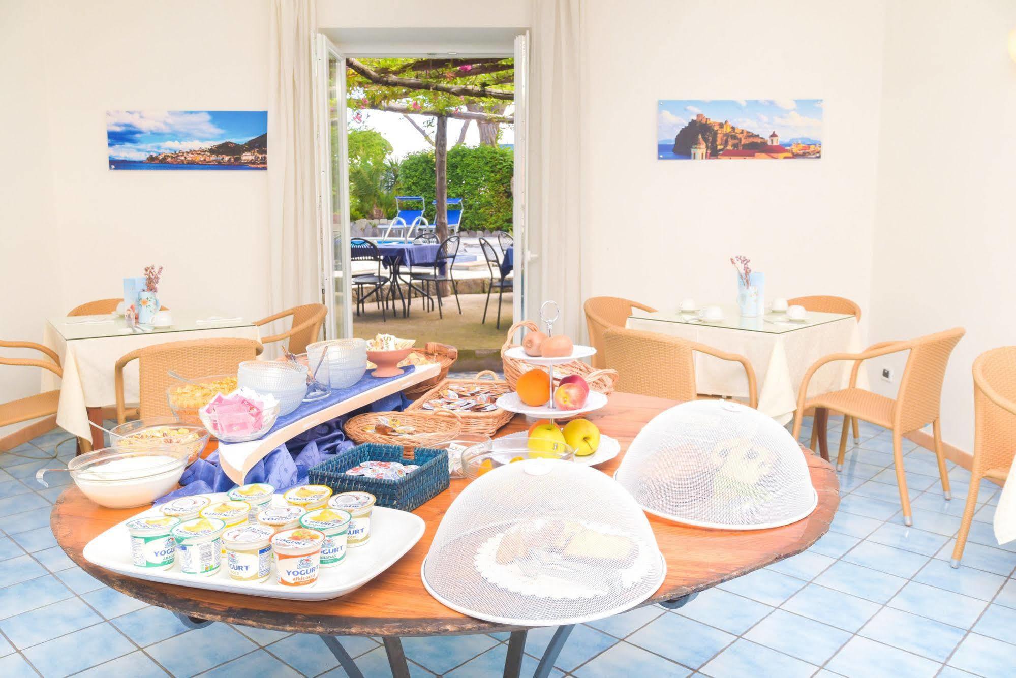 Albergo Italia - Beach Hotel Casamicciola Terme Exterior foto